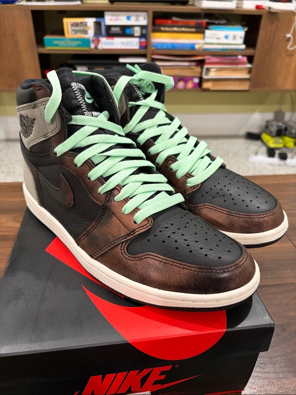 Air Jordan 1 Retro High OG PATINA Sz 9.5 men’s